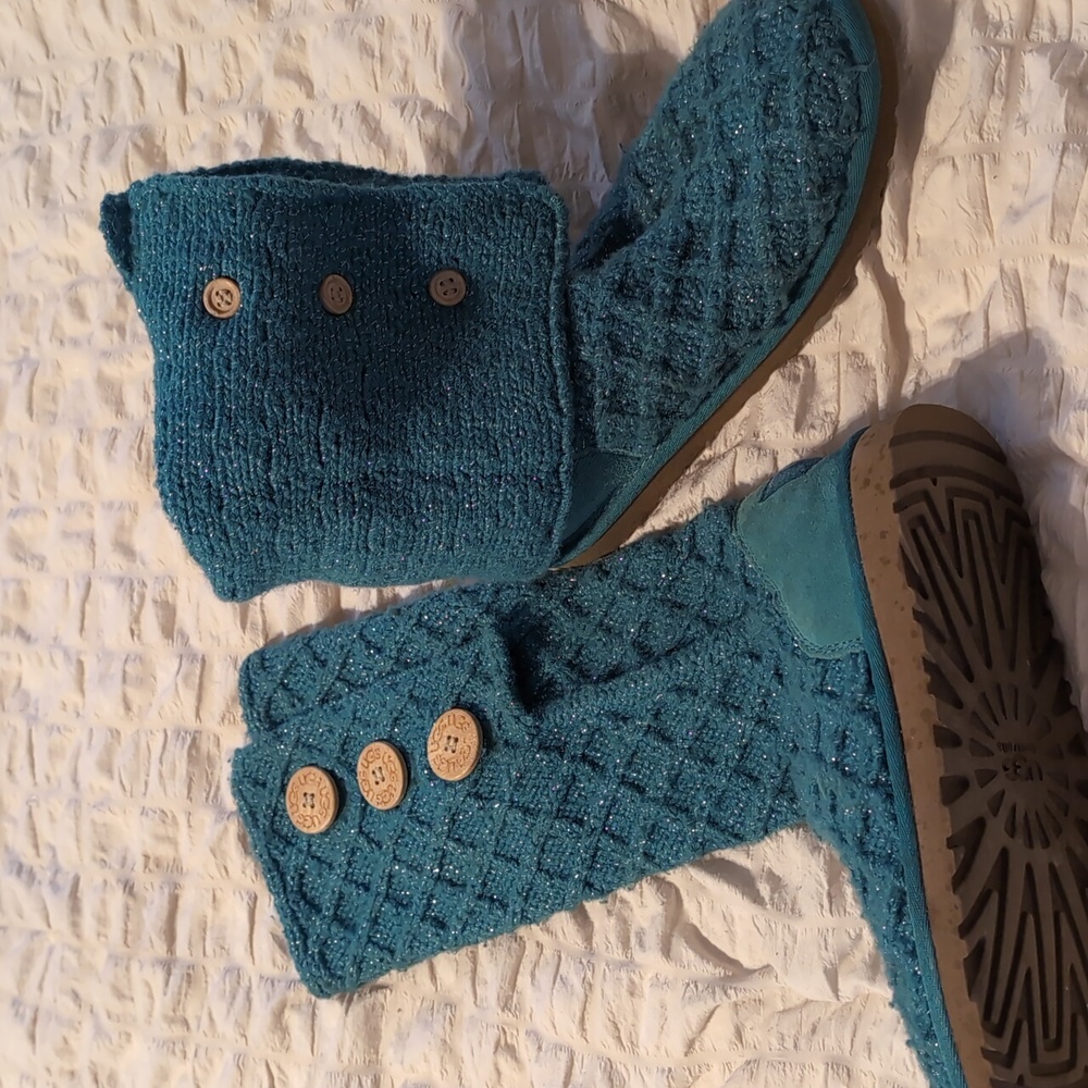 UGG classic cardigan boot, size 7